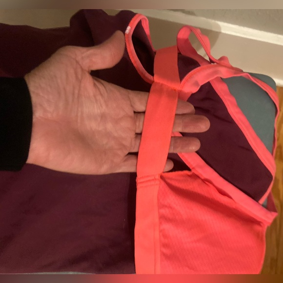 ALO yoga tank top built in bra. Size L. Flattering - Picture 8 of 8